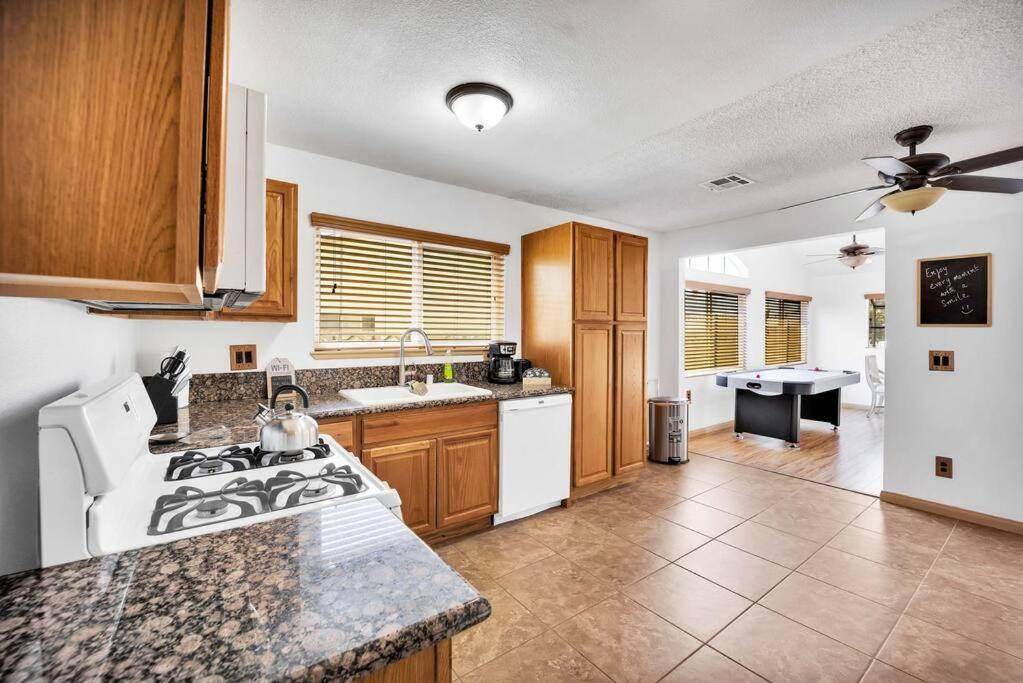Centrally Located Spacious Vacation Hom 13 M Strip Лас-Вегас Экстерьер фото